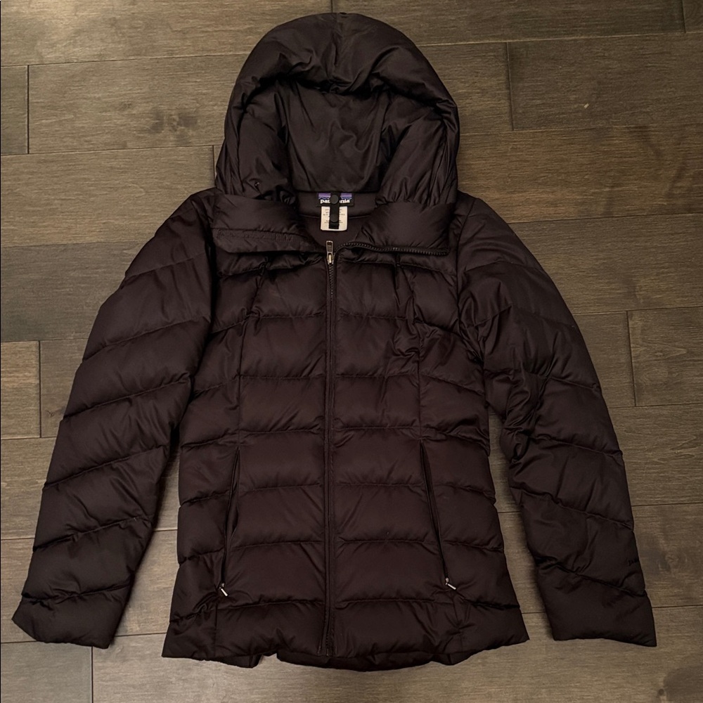 Patagonia Women's Black Puffer Jacket. NEW WITHOUT TAGS